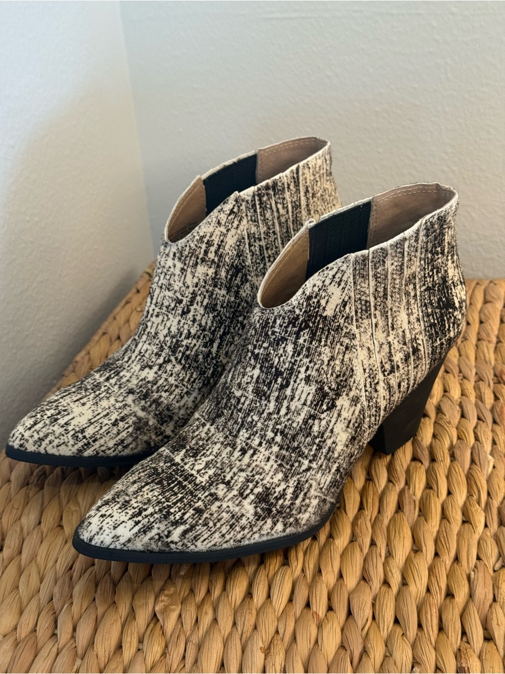Splendid Women’s Black/White Calf Hair Pony Hair Leather Booties Ankle Boots 8.5